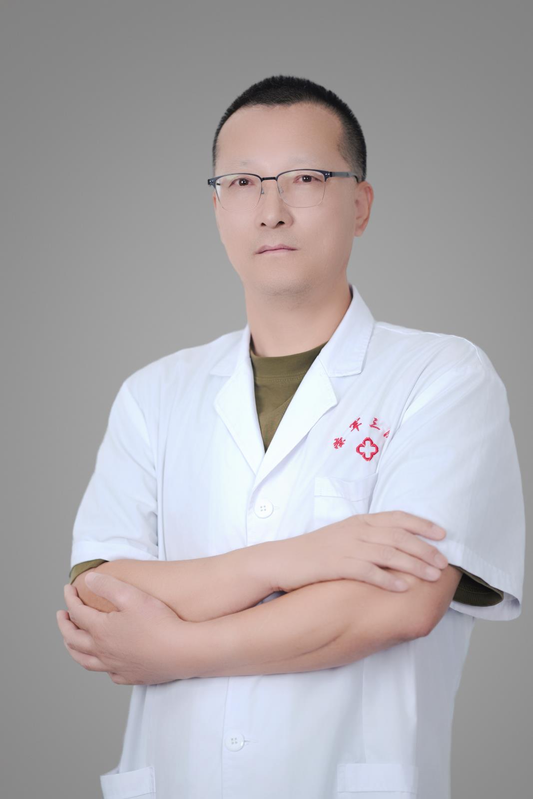 雷庆华—科主任.jpg