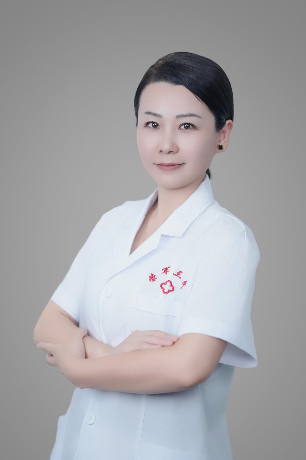 王靓—护士长.jpg