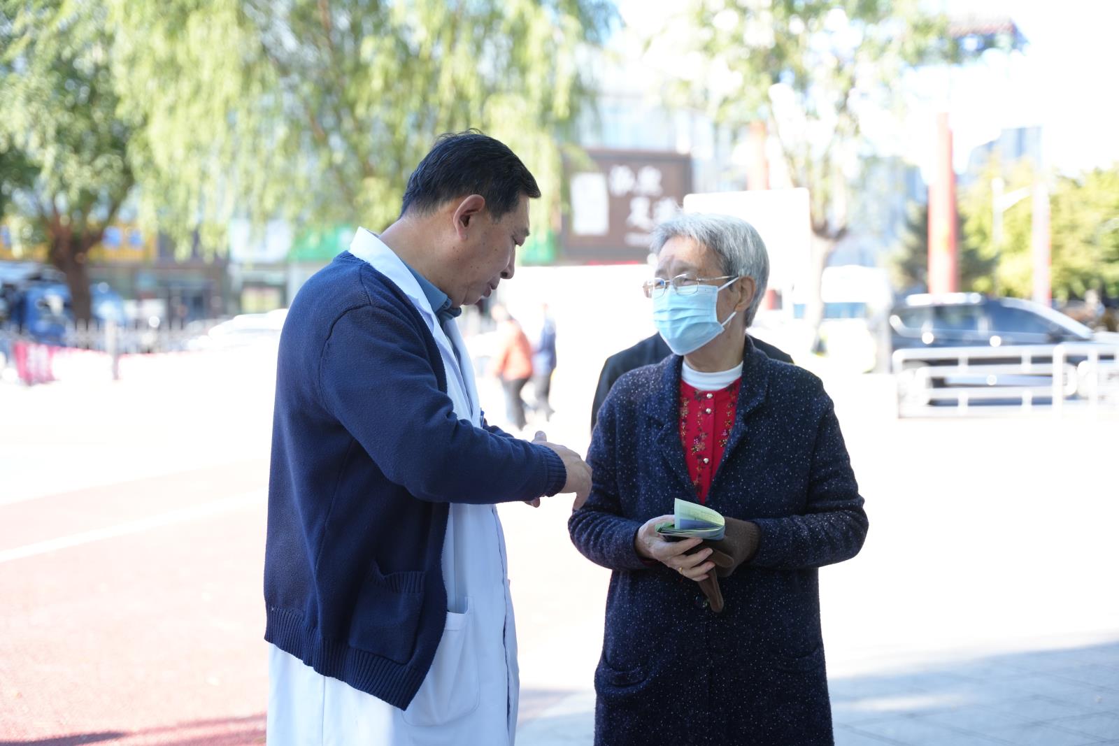 《耐心解答 守护健康》——医务科单玉.jpg